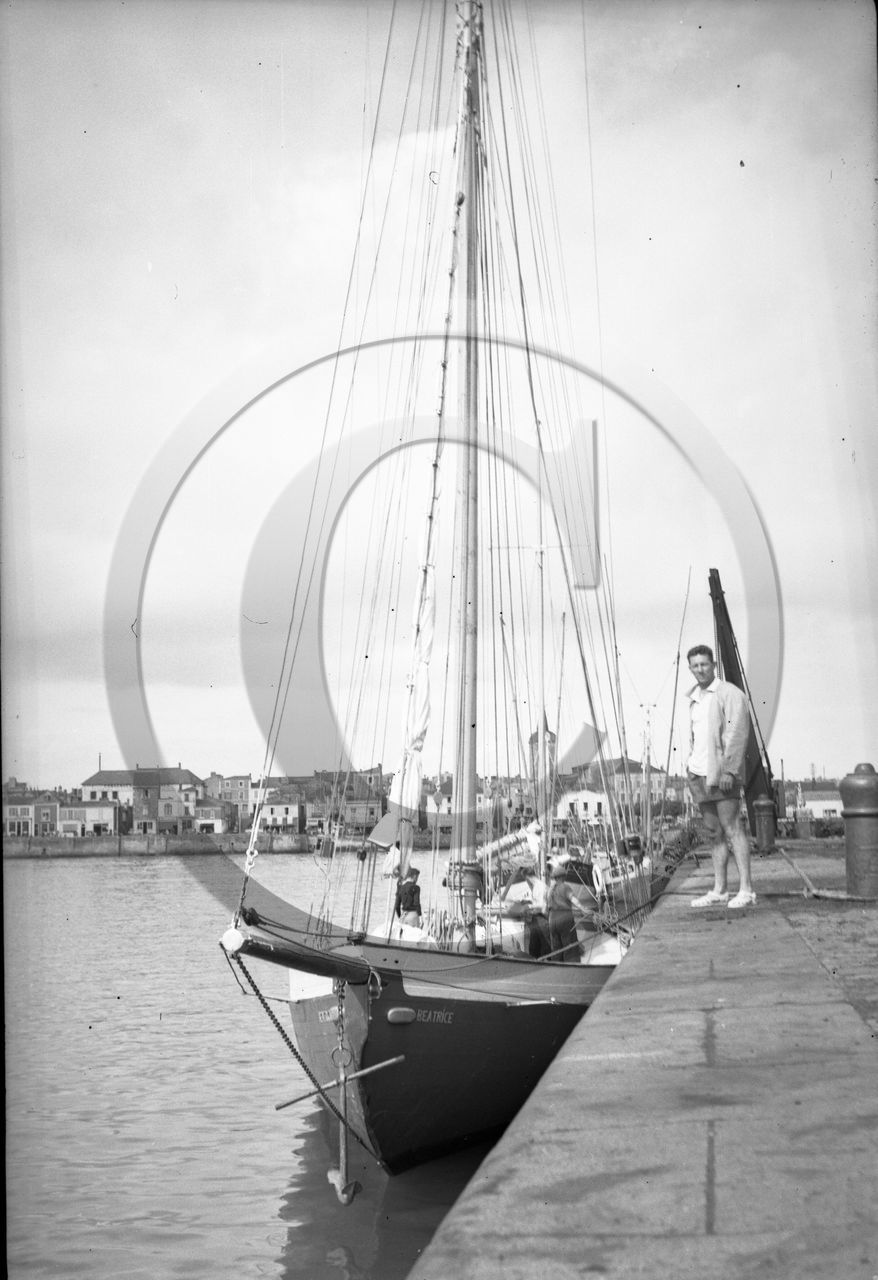 ba 1616 les sables d olonne quai de la cabaude bateau de plaisance beatrice  dpt 85 .jpg