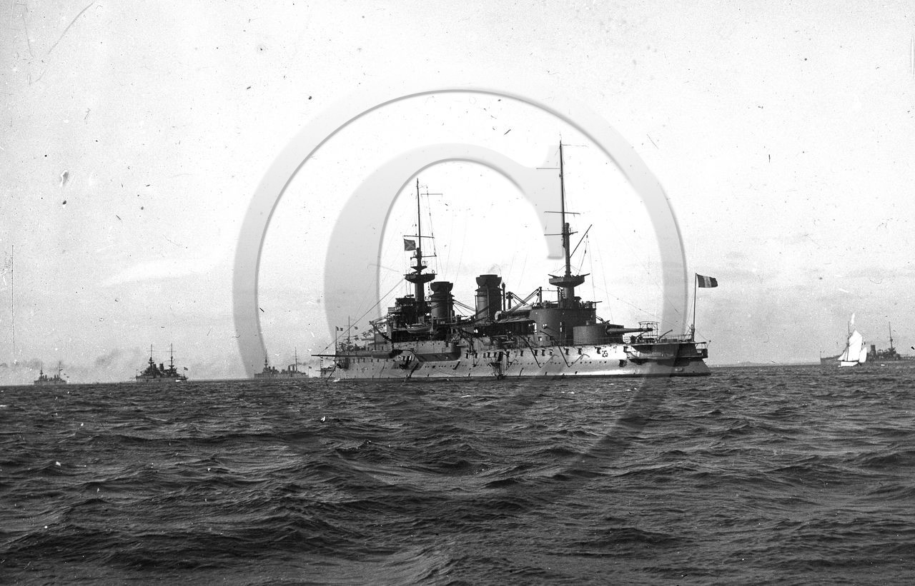 BA 1605 navire de guerre .jpg