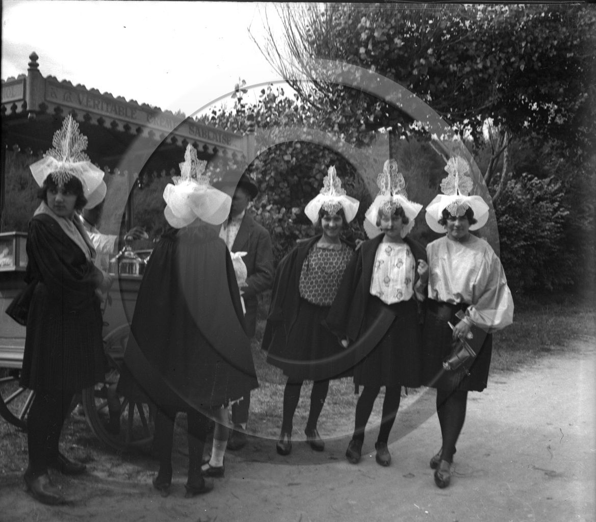 vi  193  les Sables d'Olonne  marchand de glace  dpt 85  .jpg