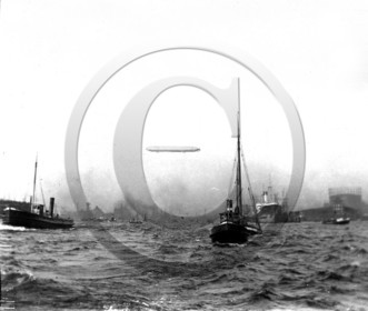 Allemagne Hambourg le port dirigeable.jpg