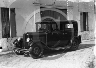 AU 3552 Renault primaquatre 1932 .jpg