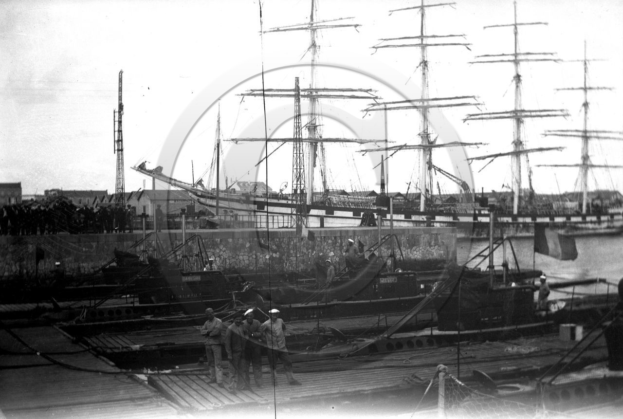 BA 84 navire de guerre  sous marin Castor gd voilier 4 mats La Palice dpt 17 .jpg