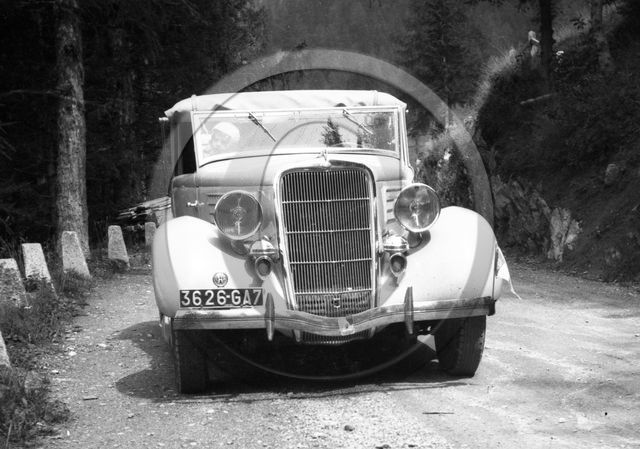 AU 2453 Ford V 8-48 carrosserie Janer 1935 .jpg