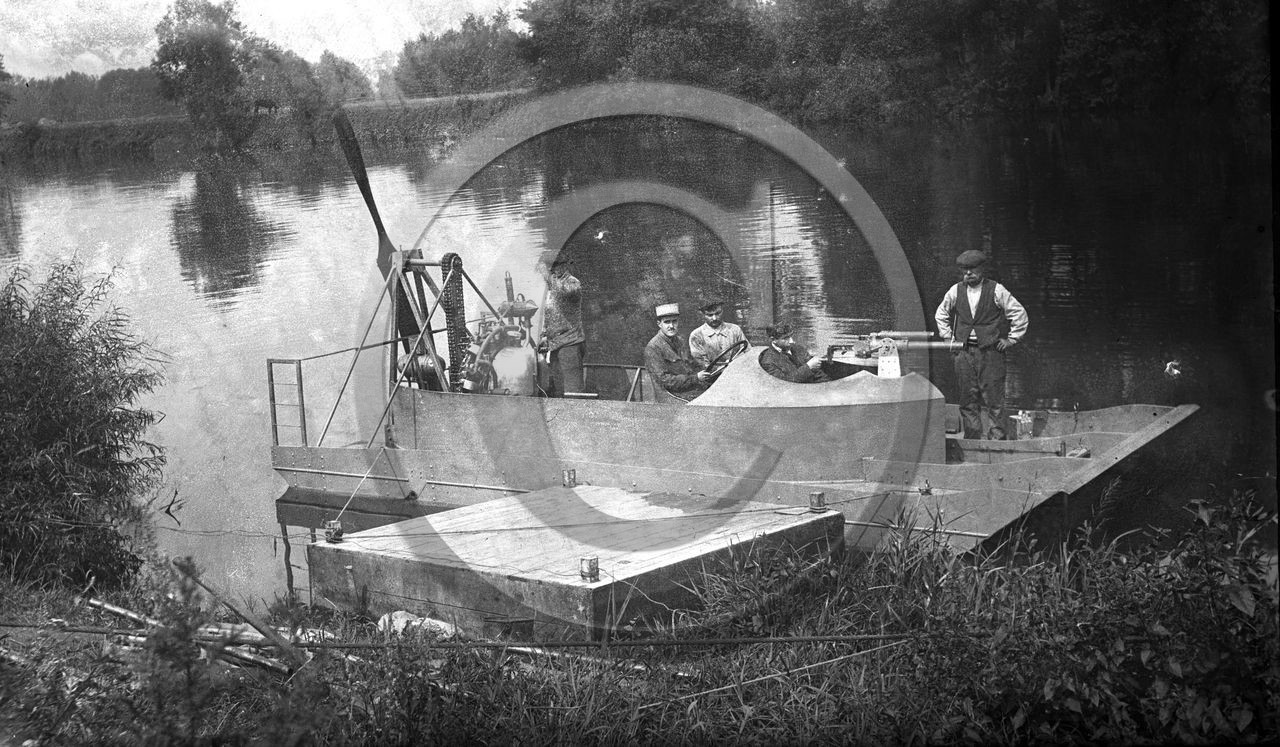 BA 1513      hydroglisseur militaire  - modele différent-  - Copie.jpg