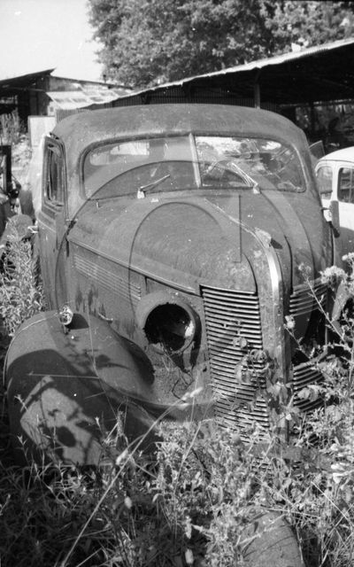 AU 157 Buick 1937 parc de casse .jpg