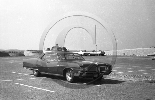AU 165 Buick electra au port Arcachon.jpg