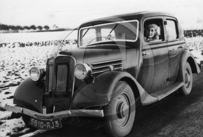 AU 4226 Renault monaquatre .jpg